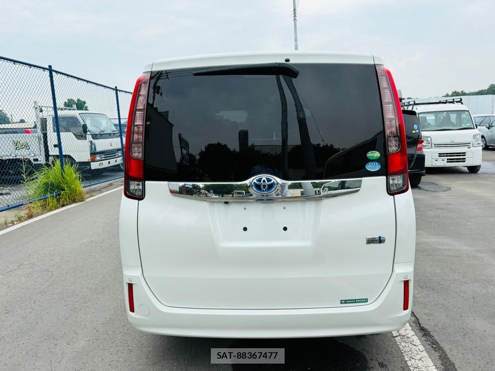 Toyota NOAH 2017-03 7891119-3