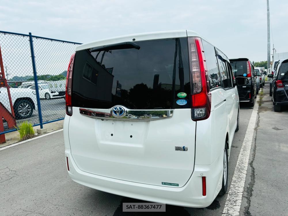 Toyota NOAH 2017-03 7891119-4
