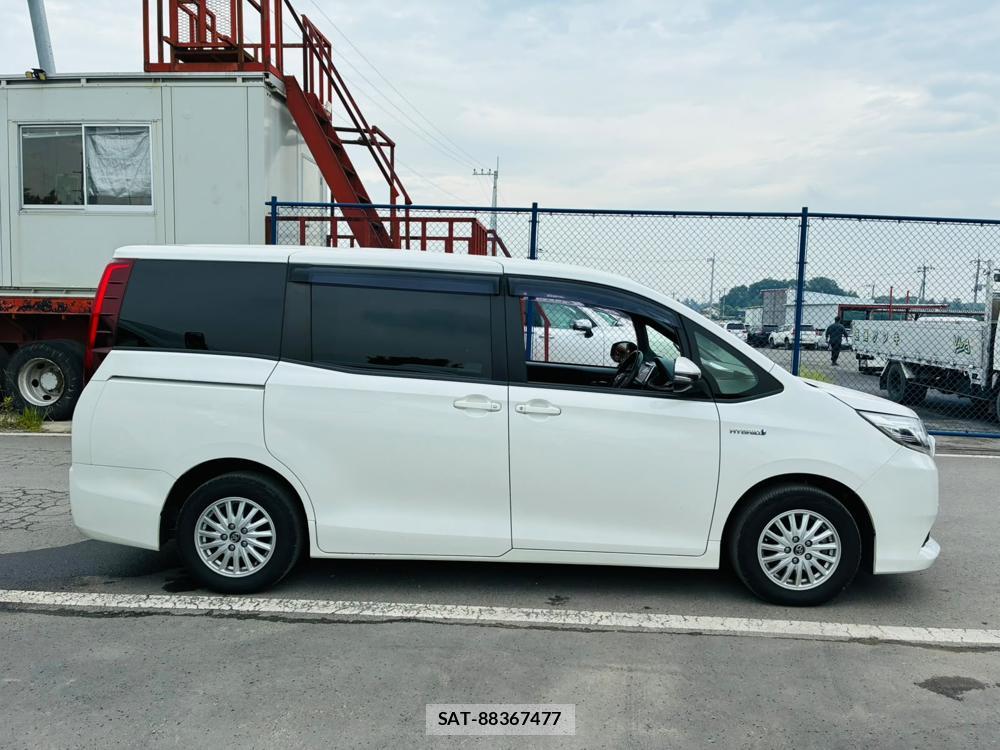 Toyota NOAH 2017-03 7891119-5