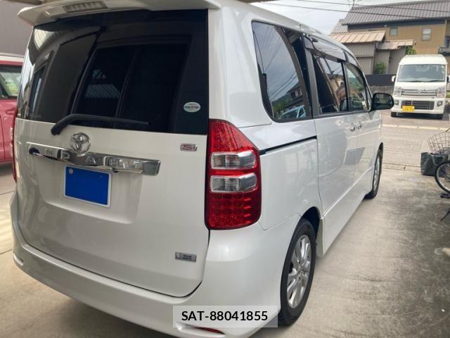 Toyota NOAH 2011-10 8037253-4
