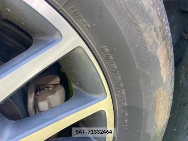 Toyota NOAH 2015-02 8037252-13