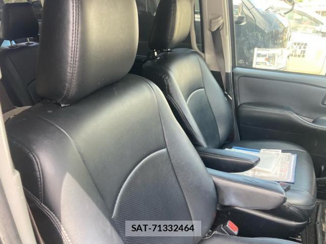 Toyota NOAH 2015-02 8037252-15