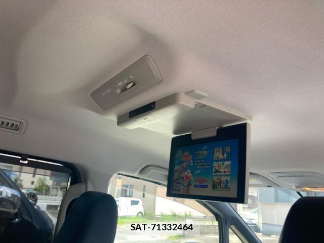 Toyota NOAH 2015-02 8037252-17