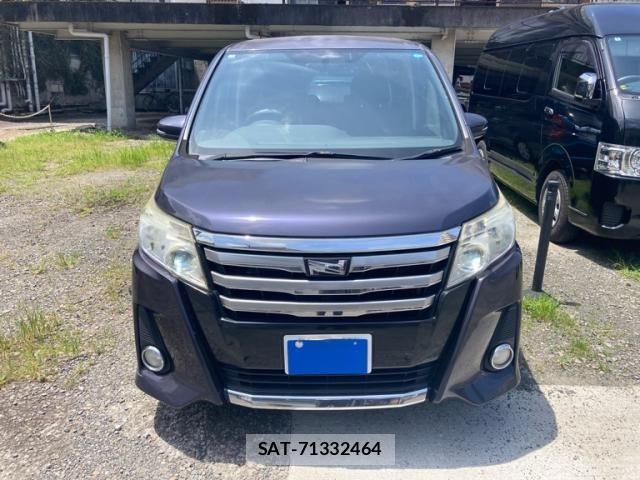 Toyota NOAH 2015-02 8037252-1