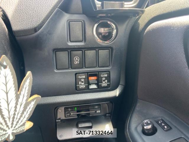 Toyota NOAH 2015-02 8037252-21