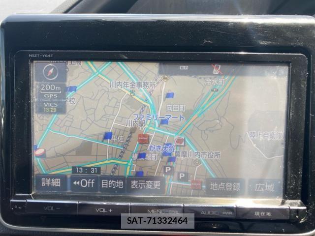 Toyota NOAH 2015-02 8037252-23