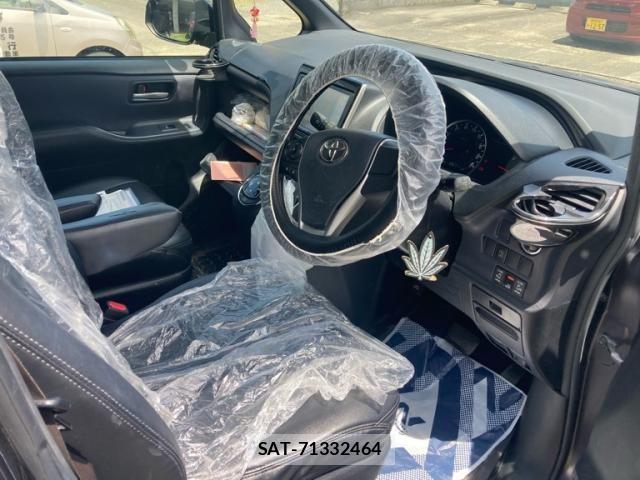 Toyota NOAH 2015-02 8037252-26