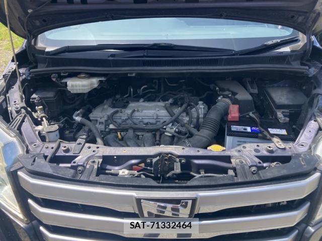Toyota NOAH 2015-02 8037252-6