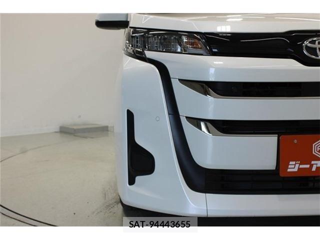 Toyota NOAH 2025-02 8037246-16