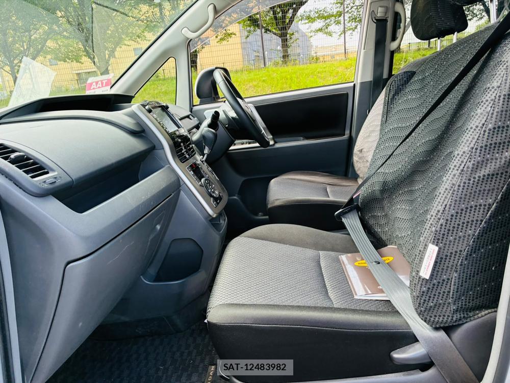 Toyota NOAH 2007-08 7972156-10