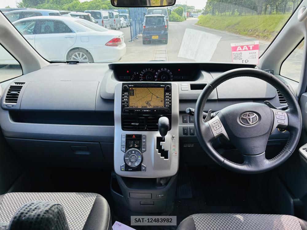 Toyota NOAH 2007-08 7972156-12