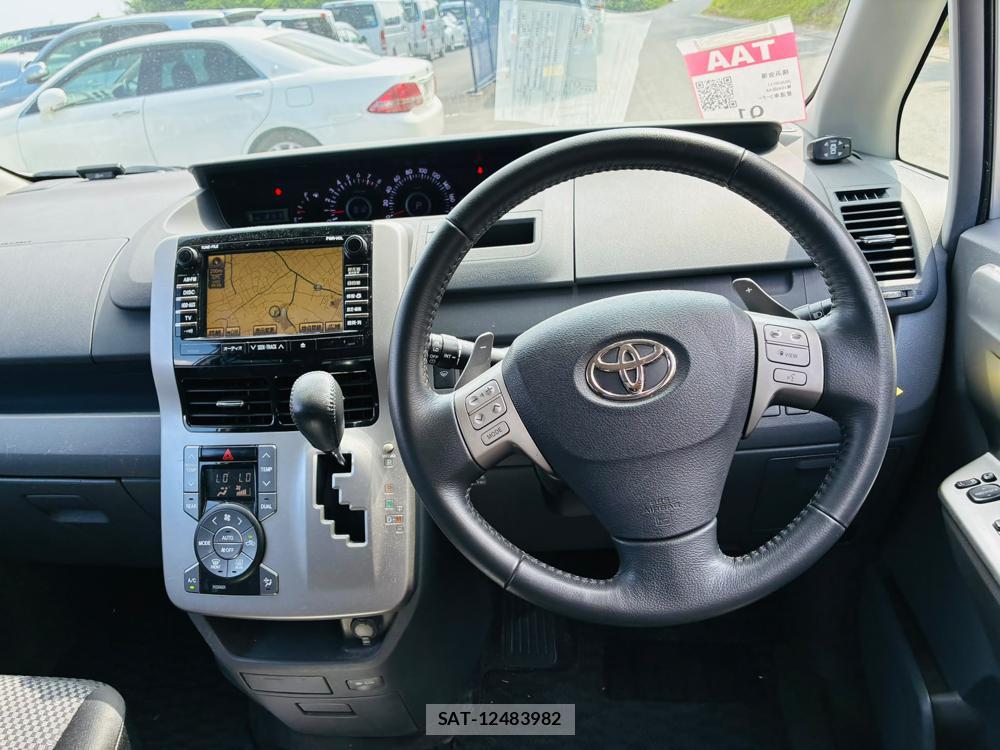 Toyota NOAH 2007-08 7972156-13