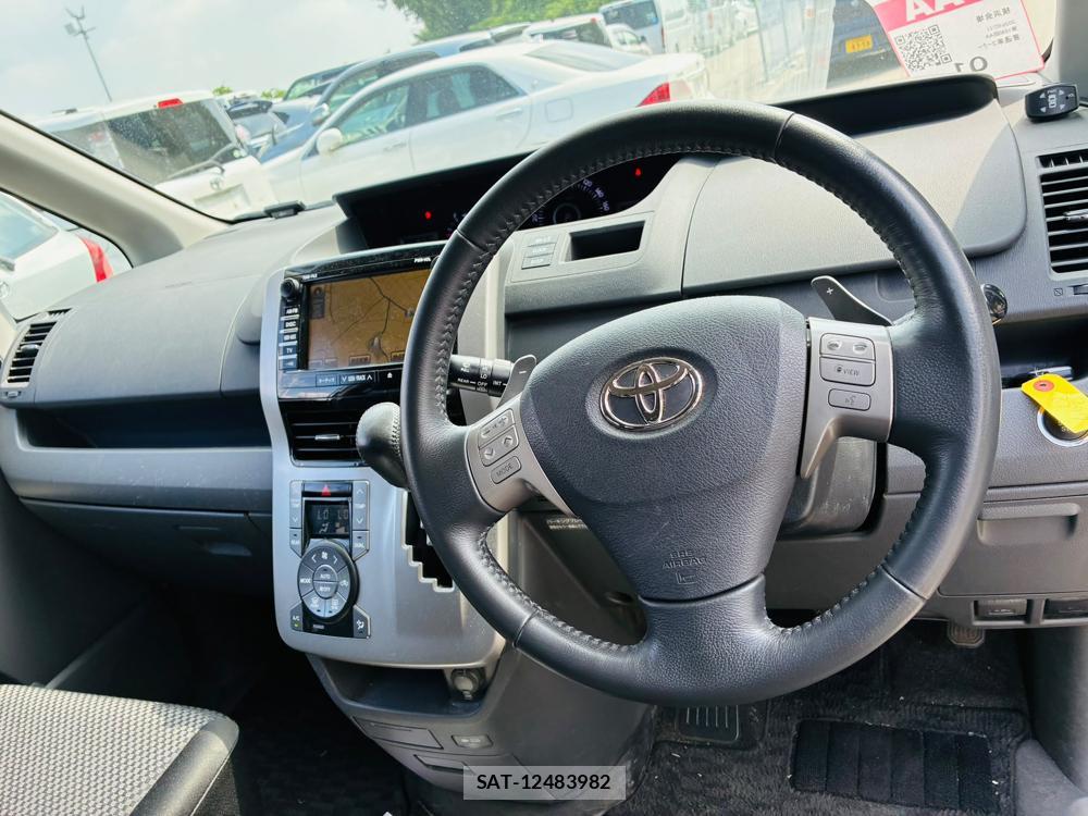 Toyota NOAH 2007-08 7972156-14