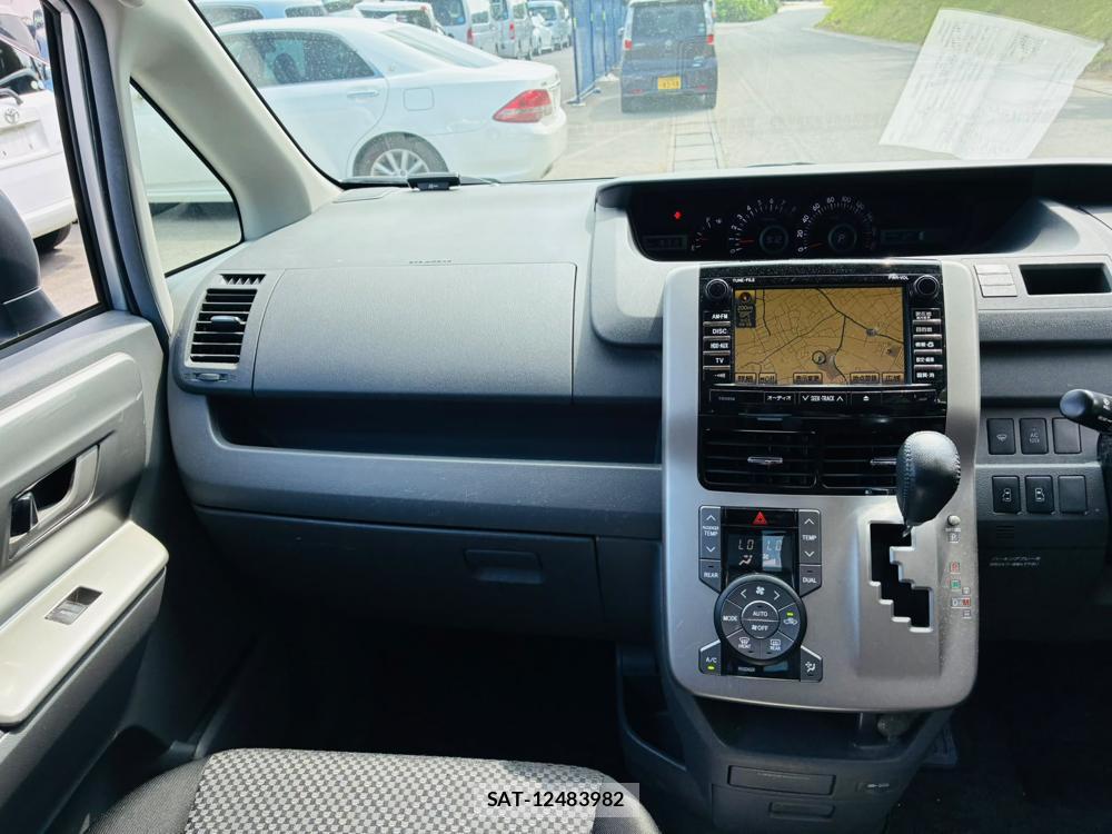 Toyota NOAH 2007-08 7972156-16