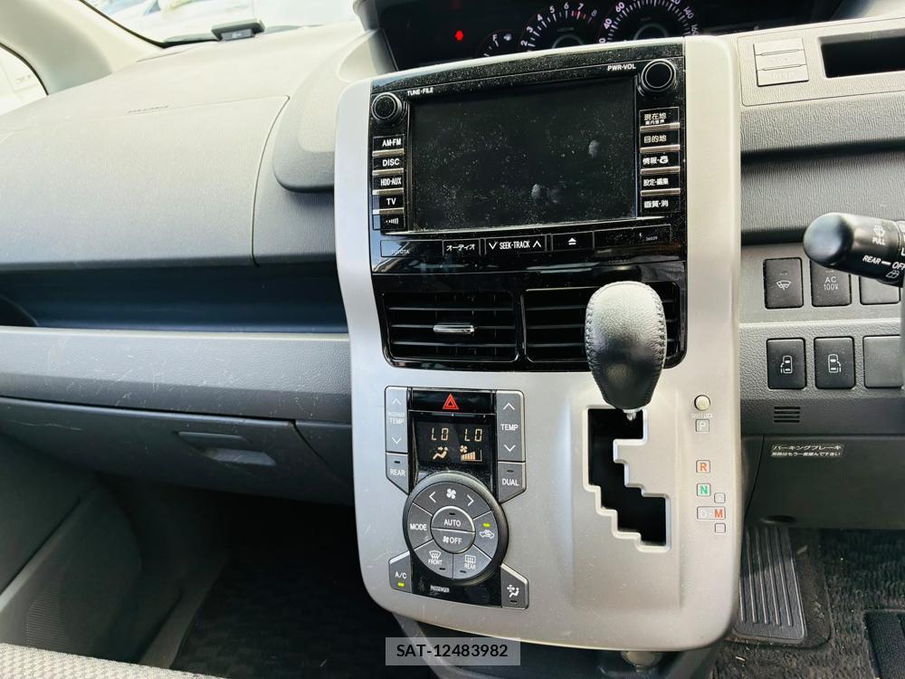 Toyota NOAH 2007-08 7972156-18