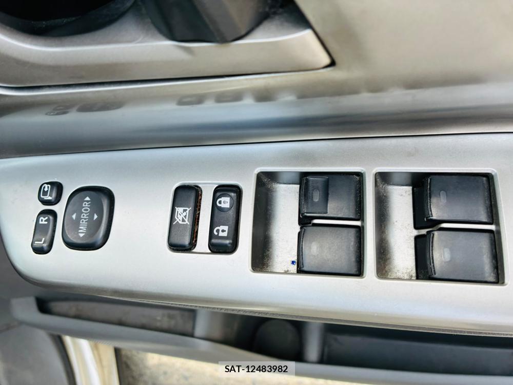 Toyota NOAH 2007-08 7972156-20