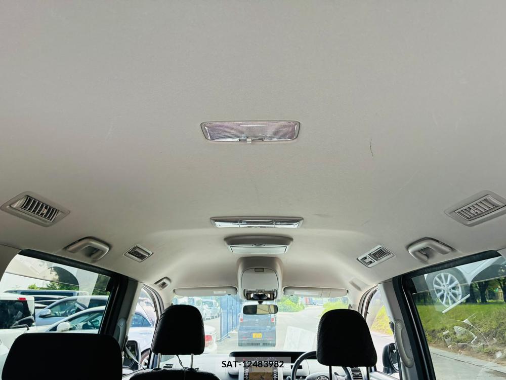 Toyota NOAH 2007-08 7972156-23