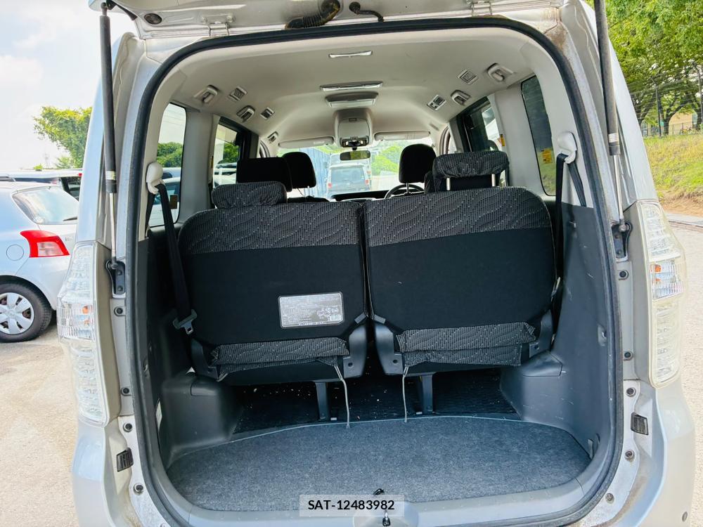Toyota NOAH 2007-08 7972156-24