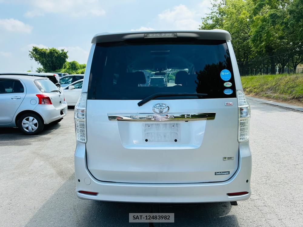 Toyota NOAH 2007-08 7972156-3