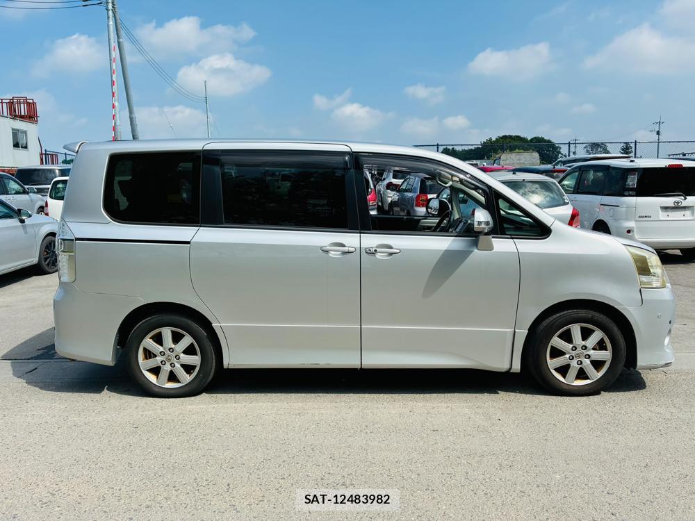 Toyota NOAH 2007-08 7972156-5