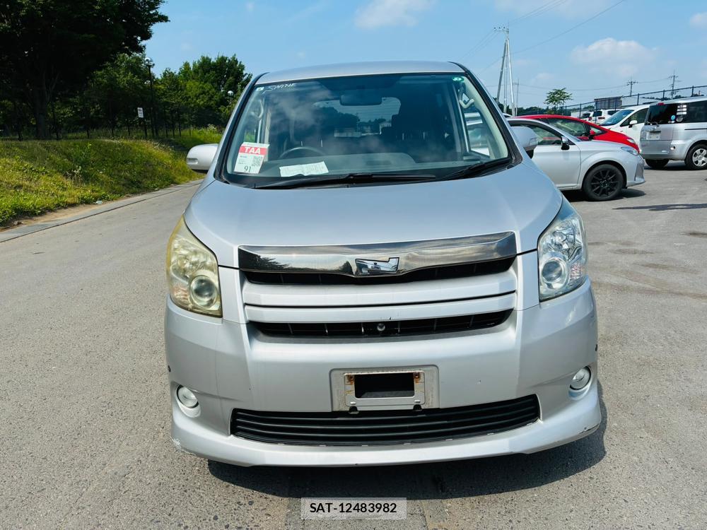 Toyota NOAH 2007-08 7972156-7