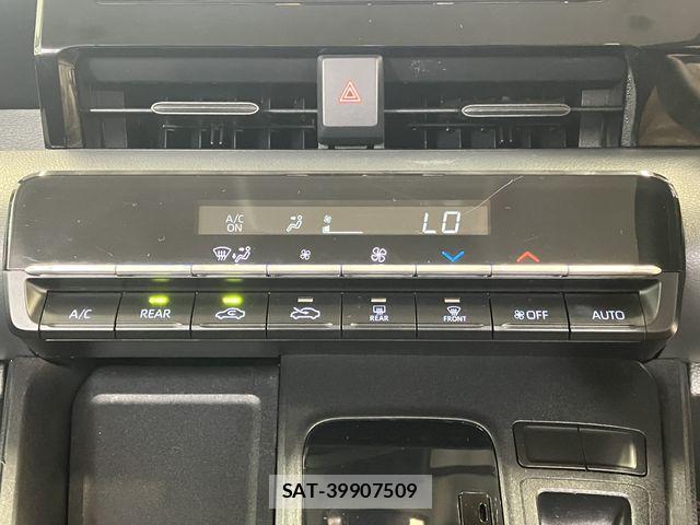 Toyota NOAH 2023-06 8037247-14