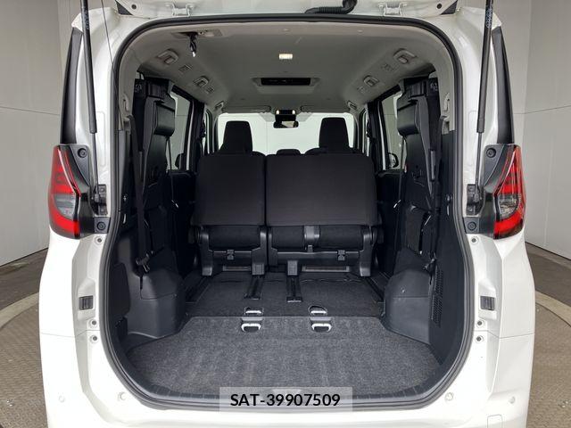 Toyota NOAH 2023-06 8037247-24