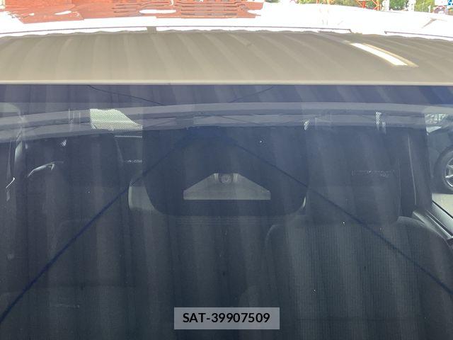 Toyota NOAH 2023-06 8037247-28