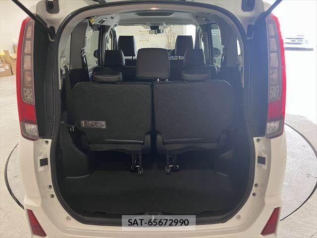 Toyota NOAH 2016-01 8037251-10