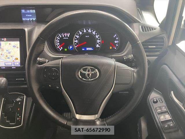 Toyota NOAH 2016-01 8037251-13