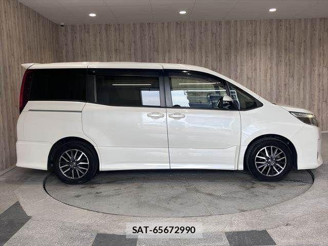 Toyota NOAH 2016-01 8037251-18