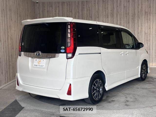 Toyota NOAH 2016-01 8037251-19