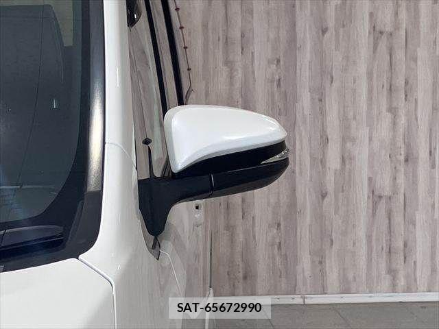 Toyota NOAH 2016-01 8037251-23