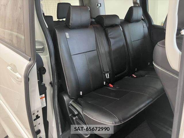 Toyota NOAH 2016-01 8037251-8
