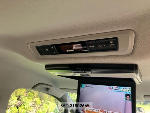 Toyota NOAH 2016-06 8037256-9
