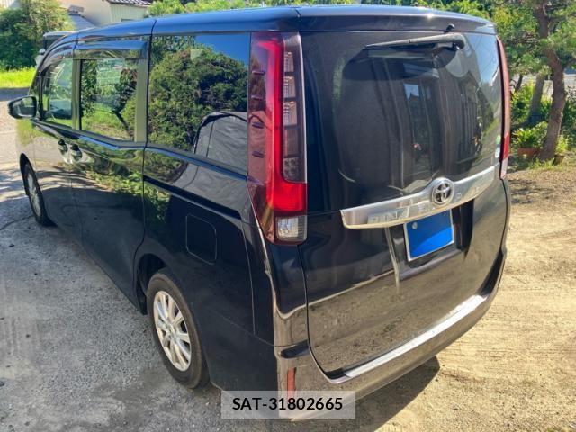 Toyota NOAH 2016-06 8037256-13
