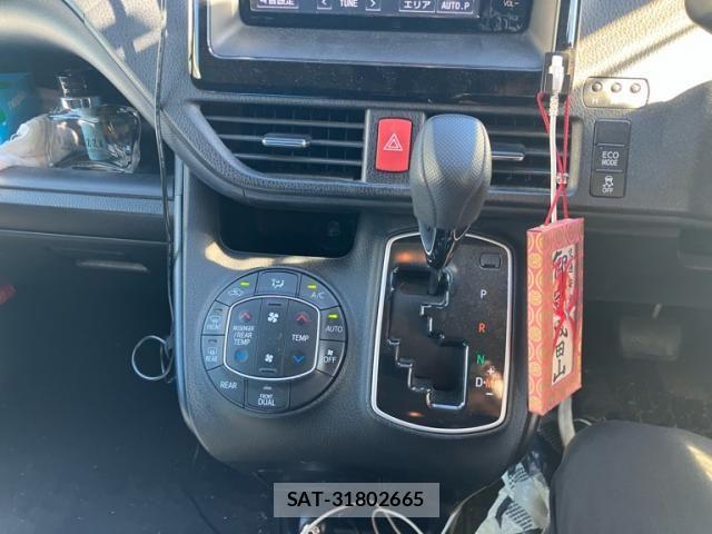 Toyota NOAH 2016-06 8037256-24