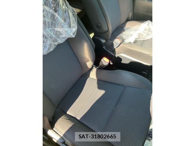 Toyota NOAH 2016-06 8037256-7