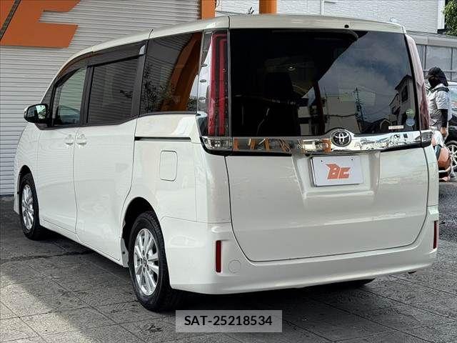 Toyota NOAH 2018-03 8037250-14