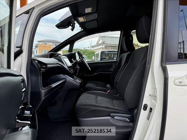 Toyota NOAH 2018-03 8037250-17
