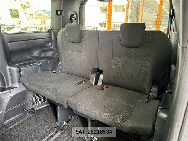 Toyota NOAH 2018-03 8037250-19
