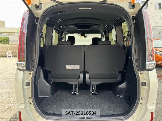 Toyota NOAH 2018-03 8037250-20