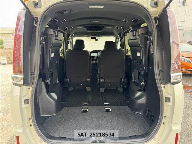 Toyota NOAH 2018-03 8037250-21