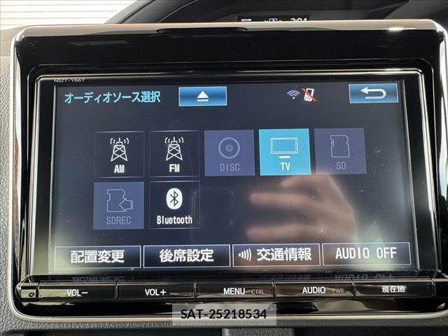Toyota NOAH 2018-03 8037250-23
