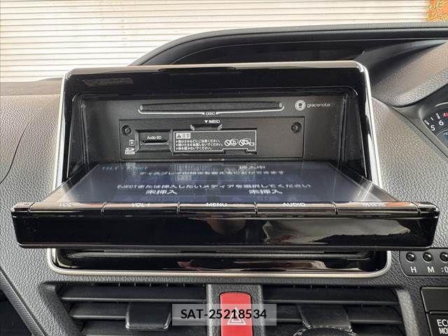 Toyota NOAH 2018-03 8037250-25
