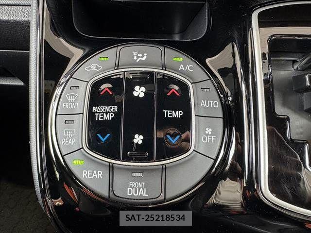 Toyota NOAH 2018-03 8037250-26