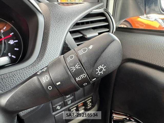 Toyota NOAH 2018-03 8037250-29