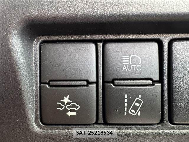 Toyota NOAH 2018-03 8037250-3