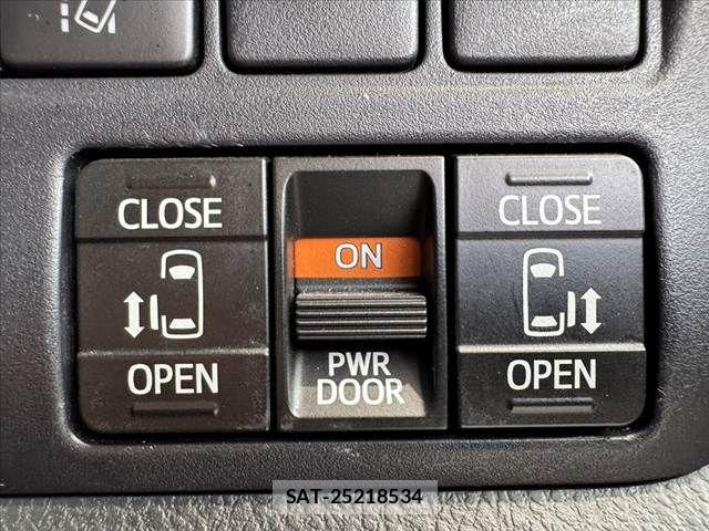 Toyota NOAH 2018-03 8037250-4