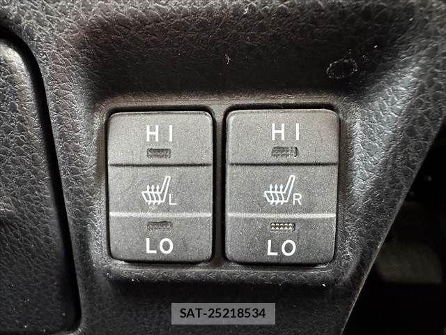 Toyota NOAH 2018-03 8037250-5